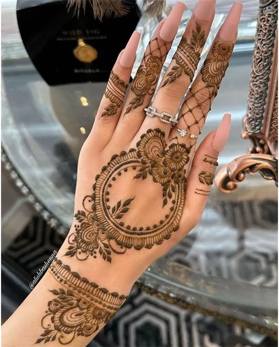 Tendril And Chain Delicate Back Hand Mehndi Design Motif